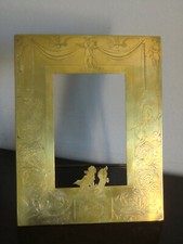 Cadre photo en laiton gravé putti Arlequin danseuse musiciens Maria avec pieds.