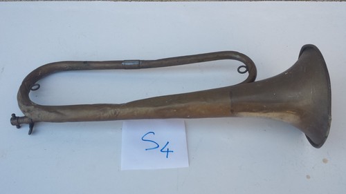 Ancien clairon militaire - s4/,