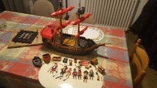 lot playmobil pirates bateau figurines et accessoires
