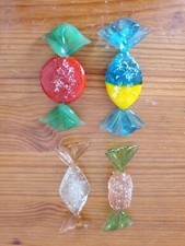 4 bonbons en verre de Murano soufflé torsadé coloré et granité 7 cm