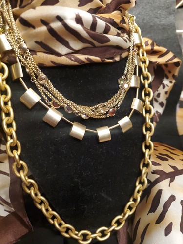 Vintage gold tone necklace - tone,