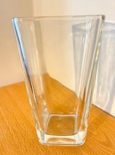vase en verre transparent