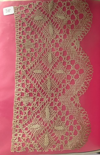 Dentelle ancienne sur carton - ancienne,