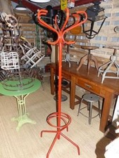 porte-manteau perroquet " Mullca " en fer rouge d'école vintage