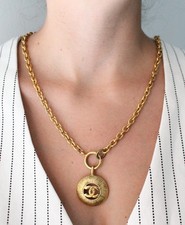 Chanel collier en métal doré