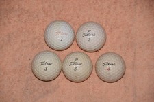 5 balles de golf  anciennes "titleist"