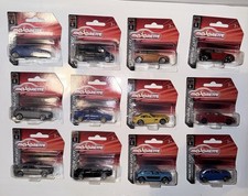 LOT De 12 MINIATURE MAJORETTE