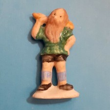 Fève ALLEMANDE  L' OGRE GEANT  gourdin jaune - série Conte de GRIMM 1944