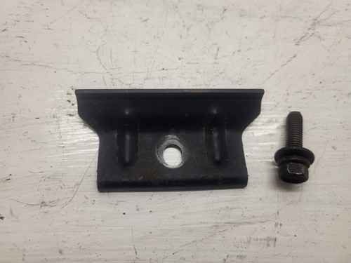 Système attache batterie pour