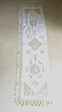 NAPPE D'AUTEL  DESSUS MEUBLE ANCIEN BRODERIE MAIN 155 X 44 CM