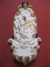 Bénitier en porcelaine de