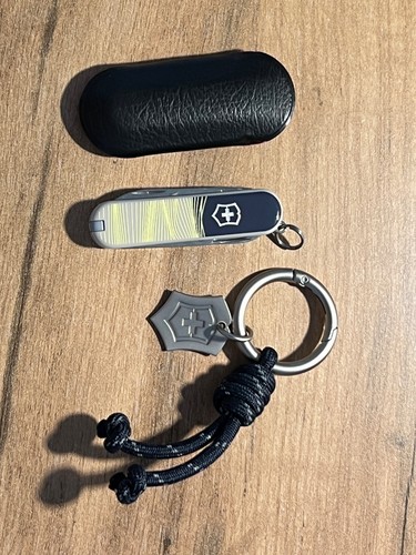 Victorinox classic sd new - -,