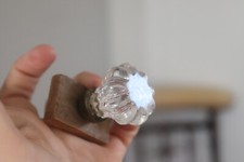 Ancien bouton de tiroir en verre , poignée