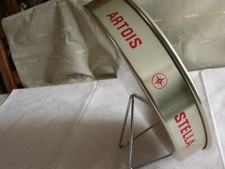 Plateau d'occasion rond en métal  Stella Artois Diamètre 35 cms Haut 5 cms