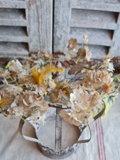ANCIENNE COURONNE DE MARIE FLEURS EN TISSU ET PLUMES NAPOLEON III GLOBE