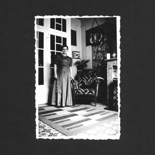 Intérieur salon femme robe