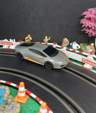 Voiture pour circuit Carrera GO Lamborghini Huracán Néon rétro cassé