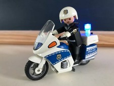17 ⚜️ Jouet Playmobil Le Motard De Police Lumineux Réf: 4262