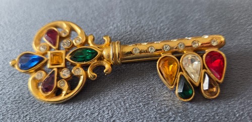 Ancienne broche clé pierres