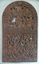 Plaque en bois sculpté en bas