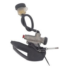 Maître cylindre frein