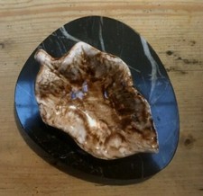 Coupelle forme feuille céramique  sur socle marbre Vide-poche Cendrier