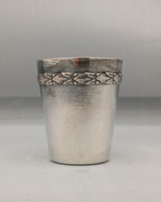 Verre à liqueur en métal