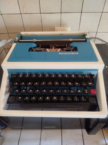 Machine écrire underwood - à,