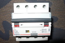 DISJONCTEUR DIFFERENTIEL