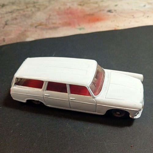 Dinky toys peugeot 404 break - dinky,
