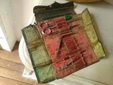 TROUSSE OUTIL CHIRURGIE FIN XVIII FERMOIR FLEUR DE LYS MARQUÉ CAPRON COUTELIER P