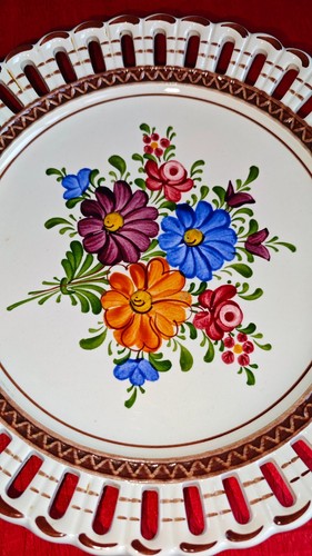Assiette décorative ajourée