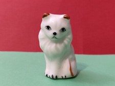 Petit Chat En Porcelaine -