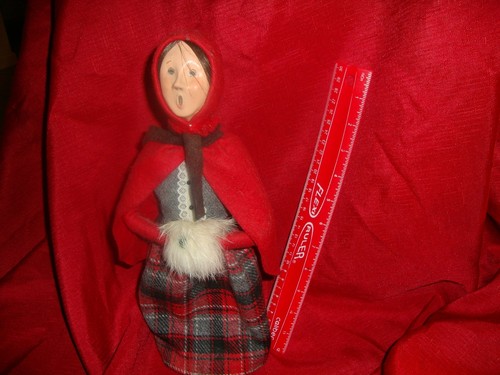 Byer choice woman caroler - woman,