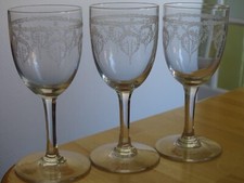 SAINT LOUIS 3 ANCIENS VERRES A VIN ROUGE EN CRISTAL MODELE NOEL ht 13 cm