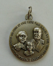 Ancienne MEDAILLE religieuse SAINTE THERESE ENFANT avec ses PARENTS
