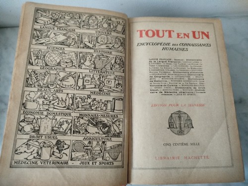 Ancien livre tout - un, "