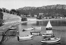 83 SAINT RAPHAEL UN COIN DE LA BAIE ET LES ROCHES ROUGES