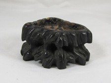 Petit socle en bois sculpté