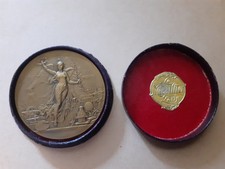 Médaille ancienne bronze AU MERITE époque 1900 avec boîte écrin d'origine .
