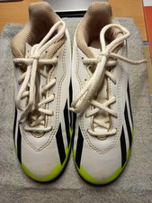 Chaussures enfant foot ou rugby, à crampons,pointure française 30, très bon état