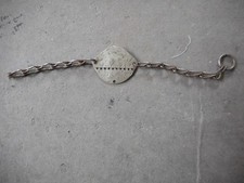 PLAQUE D IDENTITER AVEC BRACELET DUN SOLDAT 1940