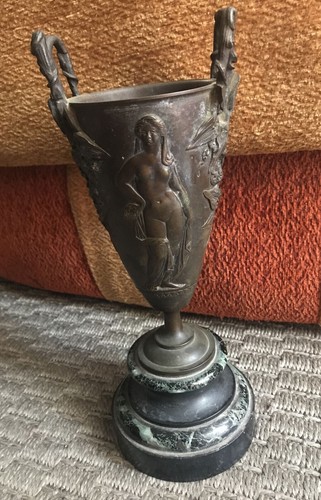 Ancienne coupe bronze relief - coupe,