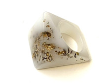 BAGUE plastique BLANC milk feuille doré design moderne T60 D=1,9cm environ HOMME