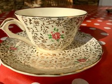 2 grandes tasses à thé ou