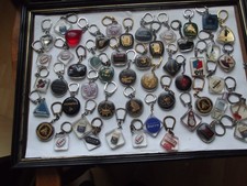 TRES BON LOT DE 50 PORTE CLEFS