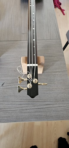 Cigar box guitar bass - cigar, guitar-bass