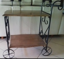 Desserte roulante avec deux plateaux