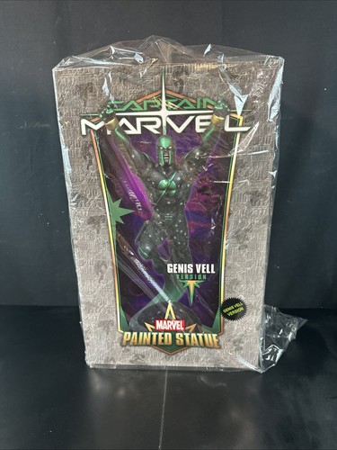 Bowen captain marvel statue - marvel,