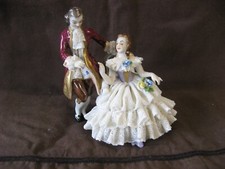 Magnifique statuette porcelaine de Saxe couple élégant signé Volkstedt 1762